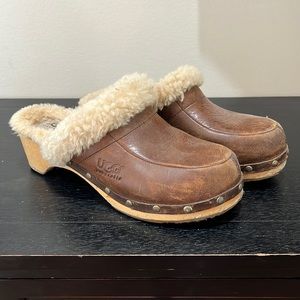 Ugg Leather Clogs with Genuine Sheepskin Lining